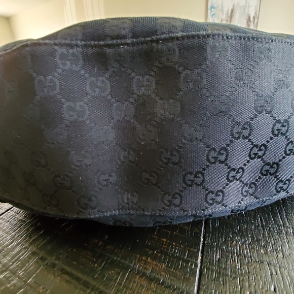 Authentic Gucci Pelham Handbag - Picture 5 of 16